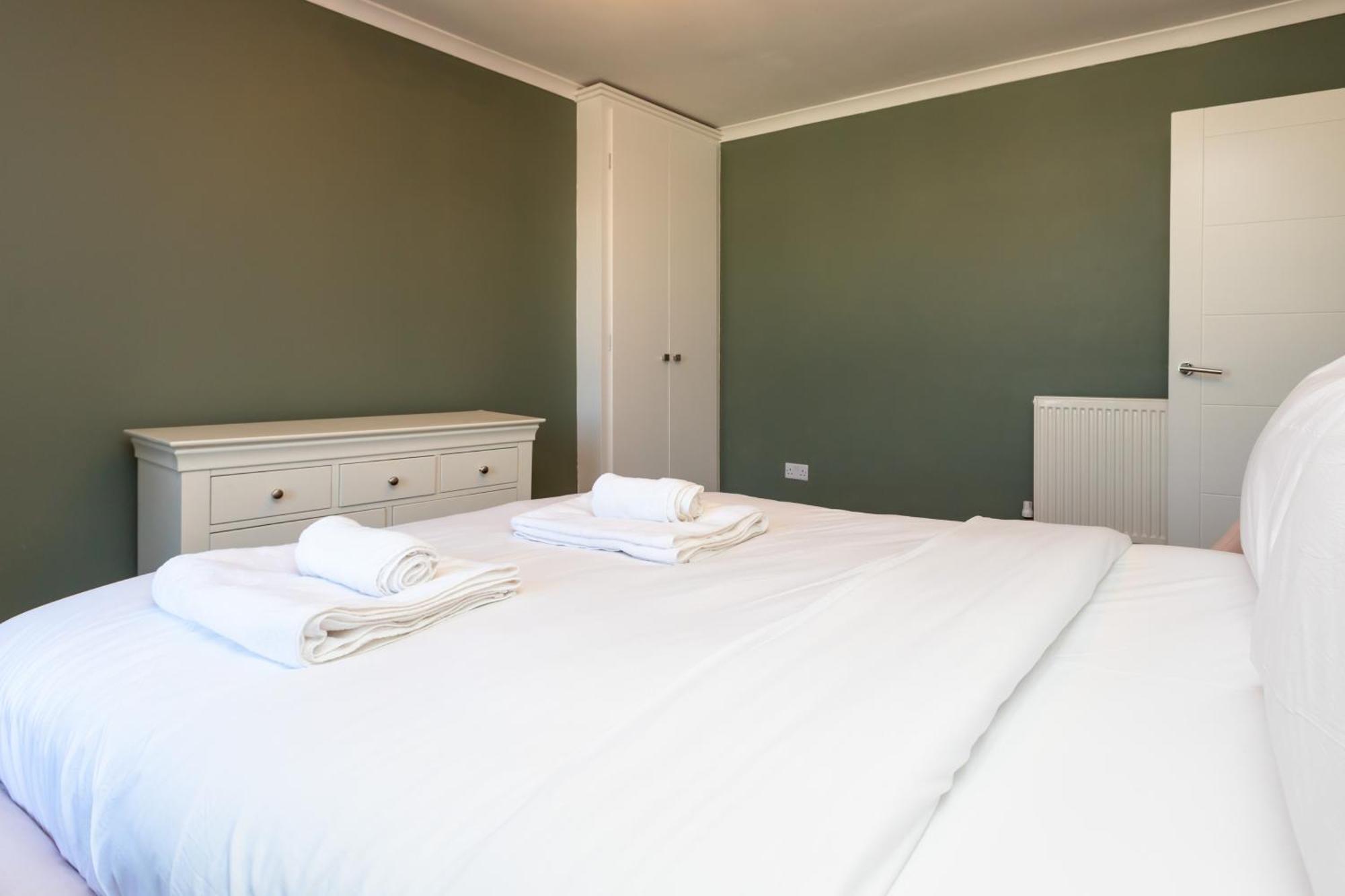 Spacious & Pristine 2Bd Flat - Balham Lägenhet London Exteriör bild